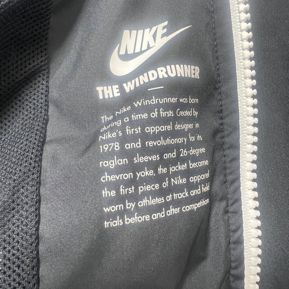 Nike the Windrunner Full Zip Hooded Lightweight Jacket - Picture 10 of 11